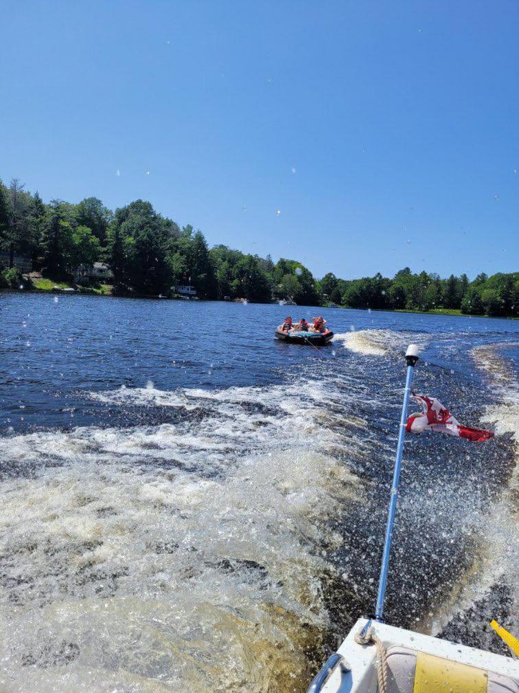 Muskoka Escape Hotel Port Carling Bagian luar foto