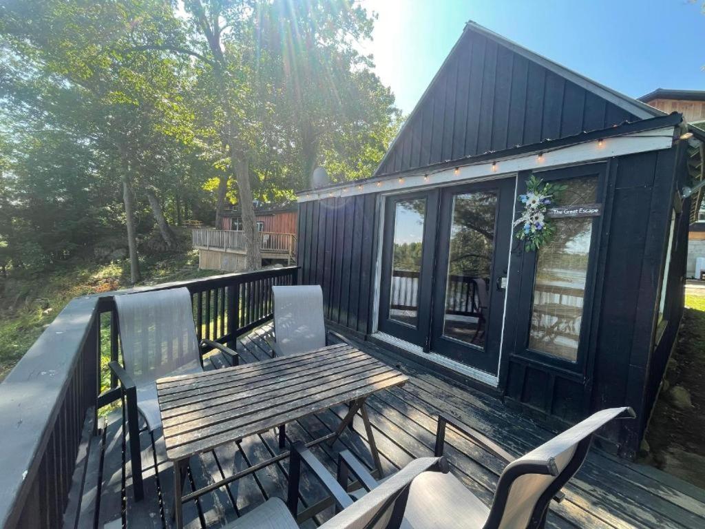 Muskoka Escape Hotel Port Carling Bagian luar foto