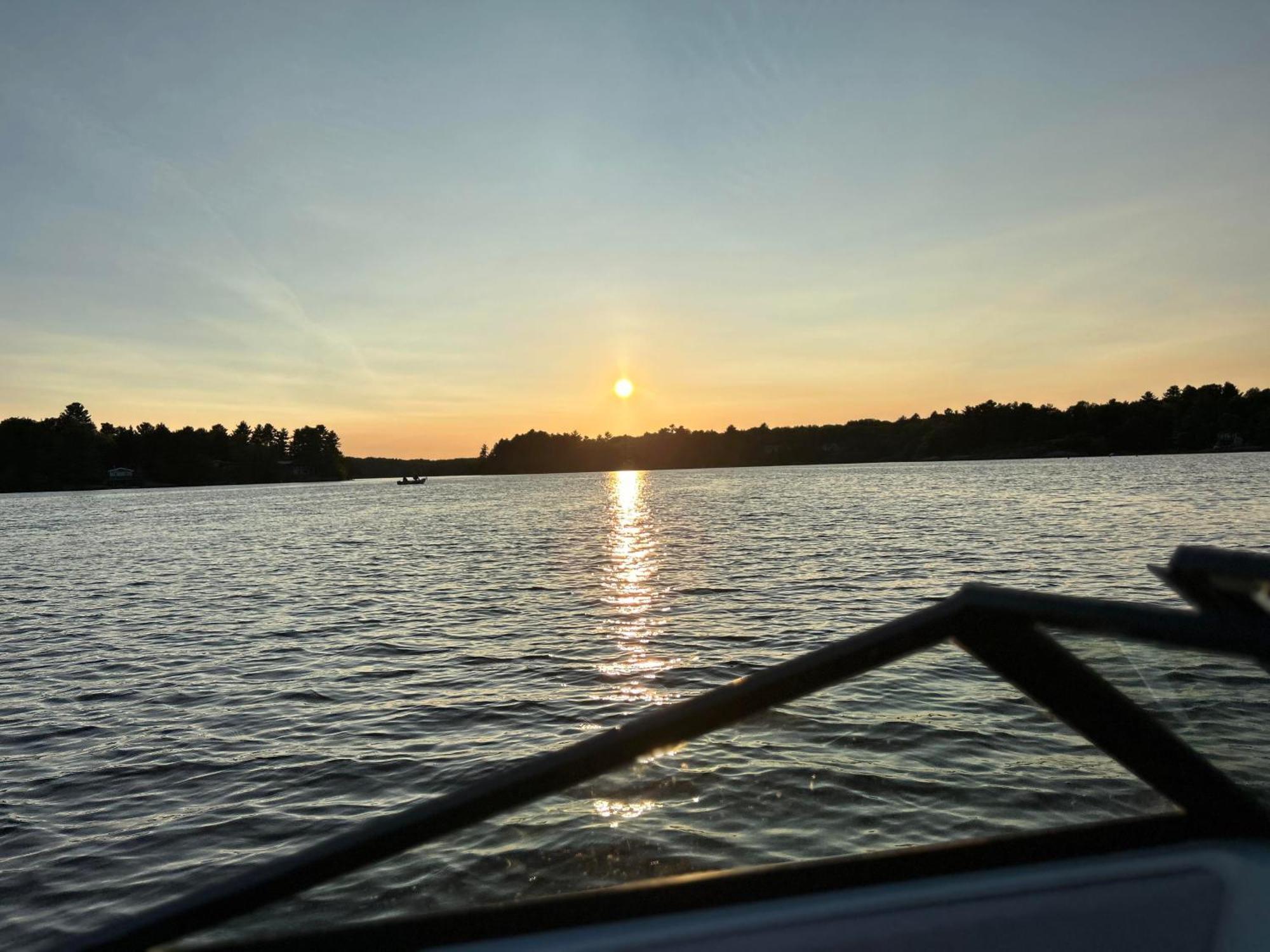 Muskoka Escape Hotel Port Carling Bagian luar foto